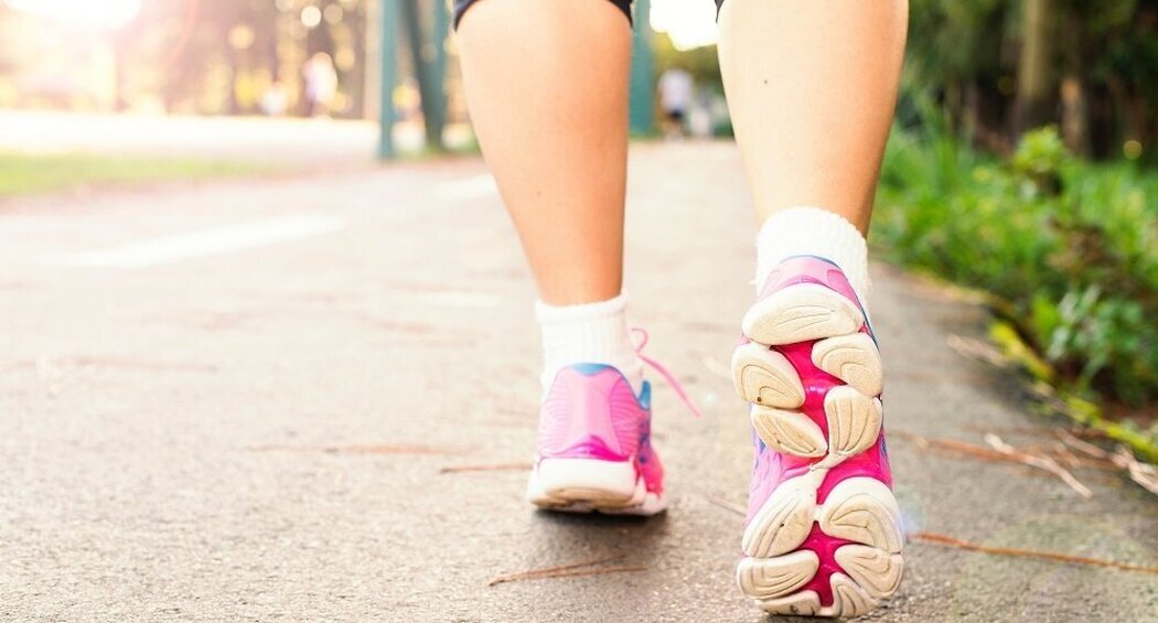gratis-photo-of-woman-wearing-pink-sports-shoes-walking556710-6.jpg