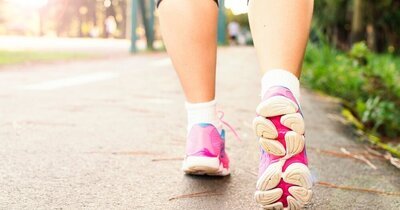 Een paar dagen per week 8000 stappen lopen verlaagt het sterfterisico